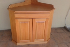 Corner bathroom vanity
