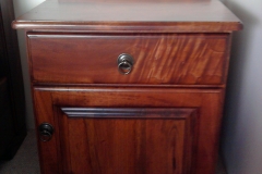 Pedestal draw and door in african mahogany .6 x .48 x .6 R3800