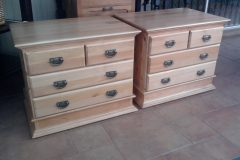 Pedestal 2 + 2 draw, profiled top, double edged base , in cypress .7 x .48 x .65 R3800